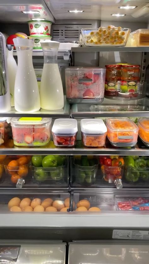 Dream Fridge, Organized Fridge, Healthy Fridge, Fridge Organizer, Pantry Fridge, Milk Jar, Food Pantry Organizing, Fridge Organisers, House Organisation