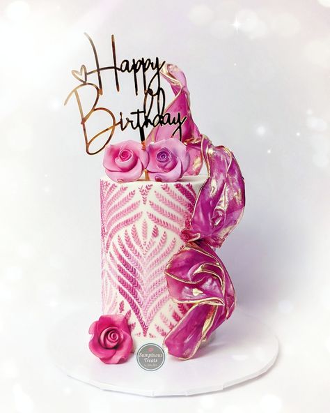 Magenta And Gold Cake, Fuschia Birthday Cake, Magenta Birthday Cake, Cake Stencil Designs, Stencil Cakes Ideas, Cake With Stencil Design, Cake Stencils Buttercream, Buttercream Stencil Cake, Stencil Cake Design