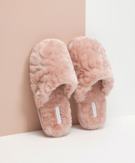 Winter slippers - OYSHO Cute Slippers, Slippers Shoes, Winter Slippers, Summer Slippers, Women Slippers, Slippers Cozy, Sleepwear Robe, House Slippers, Slipper Boots