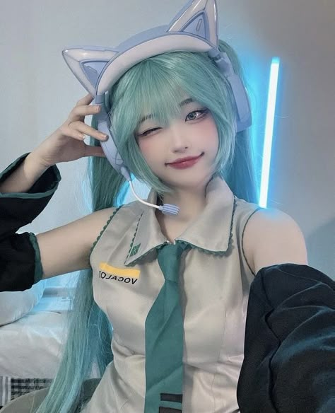 Hatsune Miku Cosplay, Anime Cosplay Makeup, Vocaloid Cosplay, Cosplay Cute, Miku Cosplay, Aesthetic Grunge Outfit, Kawaii Cosplay, Cosplay Inspo, Miku Hatsune