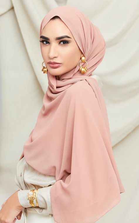 Modern Chiffon Hijab Scarves From Culture Hijab Co. - Ships from the US – CULTURE Hijab Co. Women In Hijab Photography, Hijab Model Photography, Hijab Poses Photography, Hijabi Photoshoot, Portrait Hijab, Headdress Ideas, Hijab Photoshoot, Hijab Turban Style, Hijab Model