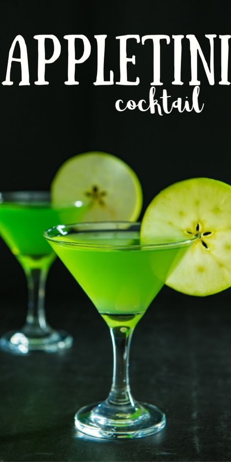 Green Martini Recipes, Shrek Martini, Apple Tini Recipe, Green Apple Drinks Alcohol, Apple Vodka Recipes, Apple Martini Recipe Vodka, Apple Drinks Alcohol, Homemade Lemoncello, Green Apple Martini Recipe