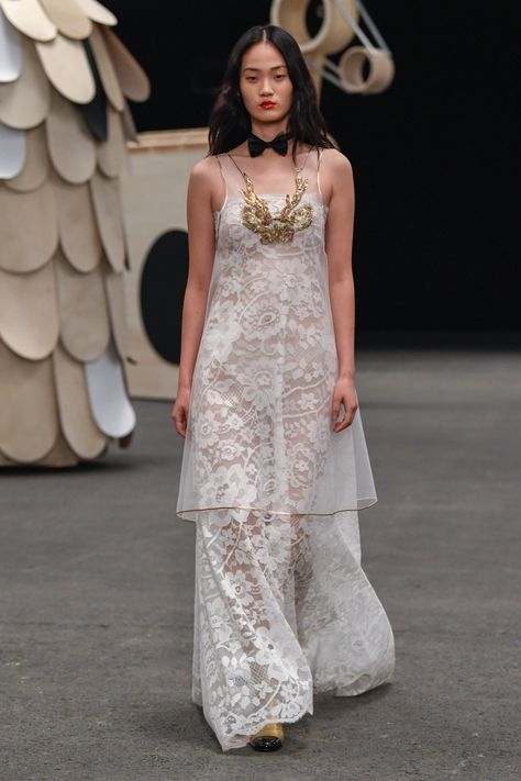 2025 Runway Trends, Lace Runway, Couture Spring 2023, Vogue Aesthetic, Winter Cruise, White Sheer Dress, Council Estate, Feminine Minimalist, Chanel 2023