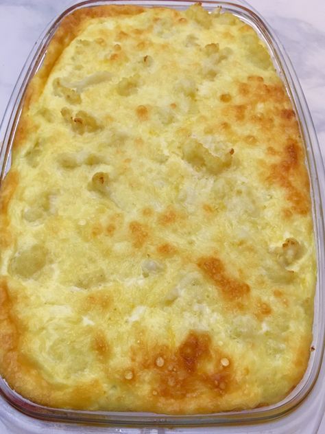 This Keto Friendly Cheesy Cauliflower Casserole is healthy and delicious. Cauliflower Casserole Recipes, Veggie Casserole, Cauliflower Dishes, Cauliflower Casserole, Vegetable Casserole, Keto Side Dishes, Veggie Side Dishes, Easy Casserole Recipes, Veggie Dishes