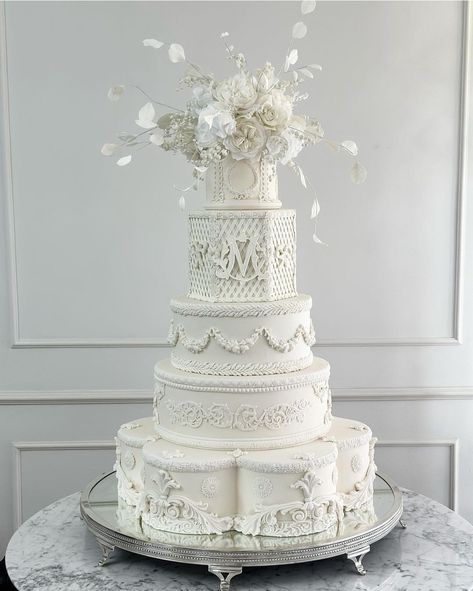 Wedding Cake French Style, Baroque Wedding Cake, Marie Antoinette Wedding Cake, Rococo Wedding Cake, Victorian Wedding Cakes, French Wedding Cakes, Vintage Wedding Cake Designs Lace Detail, Wedding Dress Illustrations, Italian Wedding Cakes