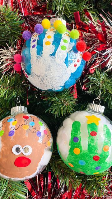 Toddler Ornaments, Easy Diy Christmas Ornaments, Christmas Handprint Crafts, Handprint Ornaments, Handprint Christmas, Diy Christmas Ornaments Easy, Preschool Christmas Crafts, Photo Christmas Ornaments, Handprint Crafts