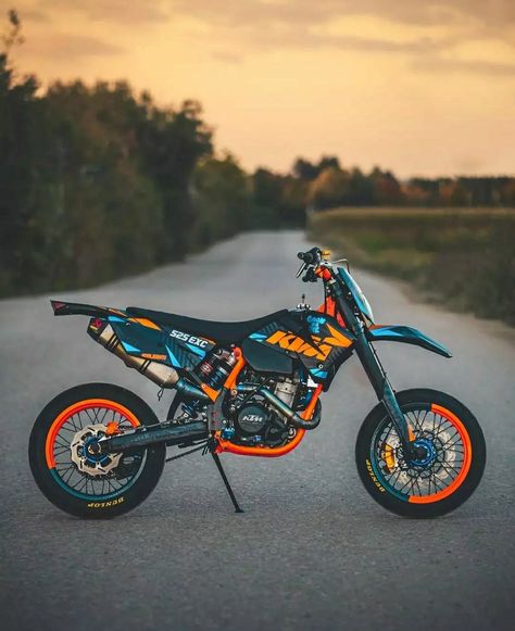 Dirt Bike 125cc, Motorbike Illustration, 125cc Dirt Bike, Ktm Supermoto, Ktm Motocross, Tmax Yamaha, Black Honda, Duke Bike, Ktm Motorcycles