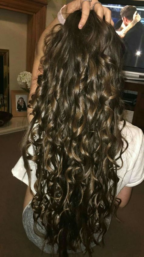 Carefree Hairstyles, Hairstyles For Thick Wavy Hair, Hair Minimal, Long Shiny Hair, Thick Wavy Hair, Curly Hair Photos, Party Hair, Wavy Curly Hair, Curly Hair Inspiration