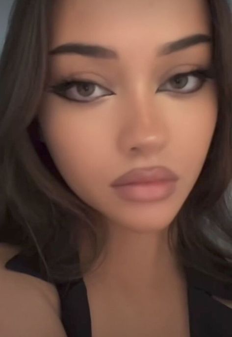 Ig Model Makeup, Bambi Beauty Aesthetic, Hslot Makeup, Dark Feminine Makeup Looks, August Makeup, Bambi Beauty, Bambi Makeup, Dubai Makeup, Doe Eye Makeup