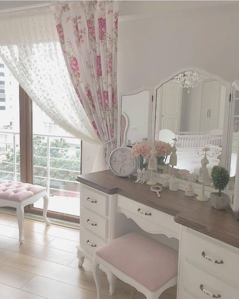 Pink Room Decor, Casa Vintage, Redecorate Bedroom, Dream House Rooms, Cozy Room Decor, Room Makeover Bedroom, Dream Room Inspiration, Room Makeover Inspiration, Dream House Interior