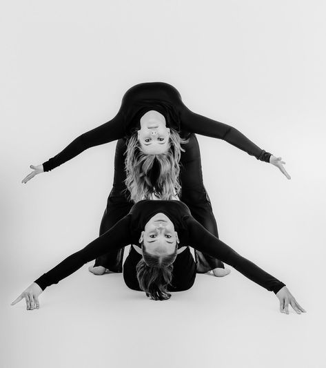 More incredible dancers from @steps.ahead.dance.bc @colbiej15 Posing guidance from the amazing @hayley.newcombe #cowichanvalleyphotographer #vancouverislandphotographer #dancersofinstagram #dancelife #dancers #victoriabcphotographer #pnwphotographer #bcphotographer Christmas Dance Pictures, Two Person Dance Poses, Duet Dance Poses, Dance Photography Group Photo Ideas, Sister Dance Photoshoot, Trio Dance Poses, Duo Dance Poses, Group Dance Poses, Jazz Dance Group Poses