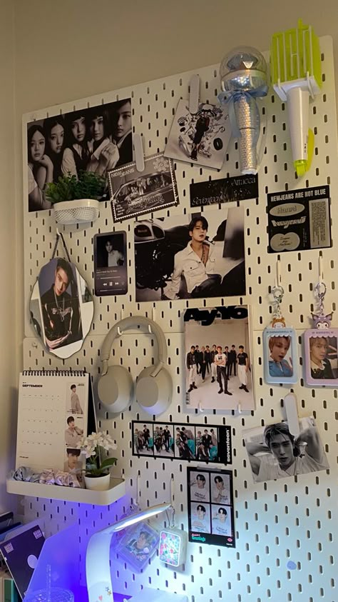 Kpop Board Ideas, Seventeen Room Decor Kpop, K Pop Peg Board, Kpop Pegboard Ideas, Seventeen Room Decor, Kpop Pegboard, Peg Board Ideas, Kpop Rooms, Wall Pegboard