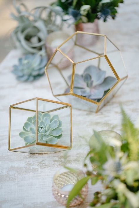 Diy Geometric Decor, Green Wedding Centerpieces, Floral Archway, Wedding Reception Planning, Rustic Modern Wedding, Indie Wedding, Geometric Terrarium, Wedding Floral Centerpieces, Reception Details