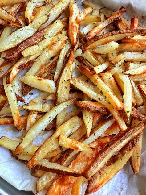 Crispy Oven-Baked French Fries (Whole30!) Oven Fries Crispy, Homemade French Fries In Oven, Oven French Fries, French Fry Recipe Baked, Oven Baked French Fries, Crispy Oven Fries, Oven Fries, French Fries Recipe, Crispy French Fries