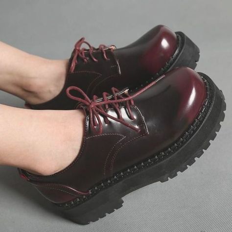 Womens Platform Platform Heels Shoes Flat Lace Up Brogue Oxford Chunky Creepers #DocMartensstyle 90s Platform Shoes, Oxford Shoes Outfit, Platform Shoes Heels, Dr Shoes, Aesthetic Shoes, Cool Shoes, Swag Shoes, Dream Shoes, Doc Martens