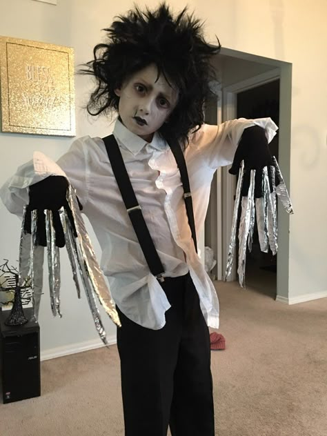 Invisible Man Costume, Reindeer Costume, Fun Halloween Games, Holloween Costume, Edward Scissorhands, Halloween Boys, Fantasias Halloween, Diy Halloween Costumes, Street Style Chic