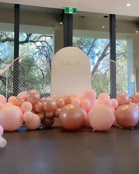 Balloon Floor Arrangements, Floor Balloon Arrangements, Props Concept, Balloon Ideas, Balloon Arrangements, Bday Party, Event Decor, Balloons, Flooring