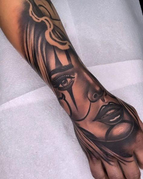 Art Line Tattoo, Unusual Tattoos, Portrait Tattoo Sleeve, 2pac Art, Tattoo Line Art, Chicanas Tattoo, Chicano Tattoos Sleeve, American Traditional Tattoo Ideas, Traditional Tattoo Ideas