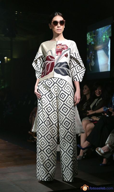 Batik Dress Modern, Batik Clothing, Jakarta Fashion Week, Batik Kebaya, Batik Design, Batik Fashion, Batik Dress, Linen Pants Women, Summer Dream