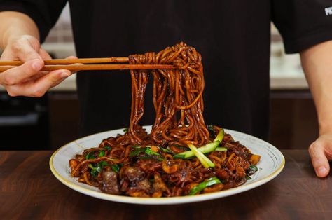 Jjajangmyeon Korean, Food Recipes Korean, Spicy Korean Food, Korean Appetizers, Korean Food Recipes, Black Noodles, Black Bean Noodles, Bean Noodles, Canned Tuna Recipes