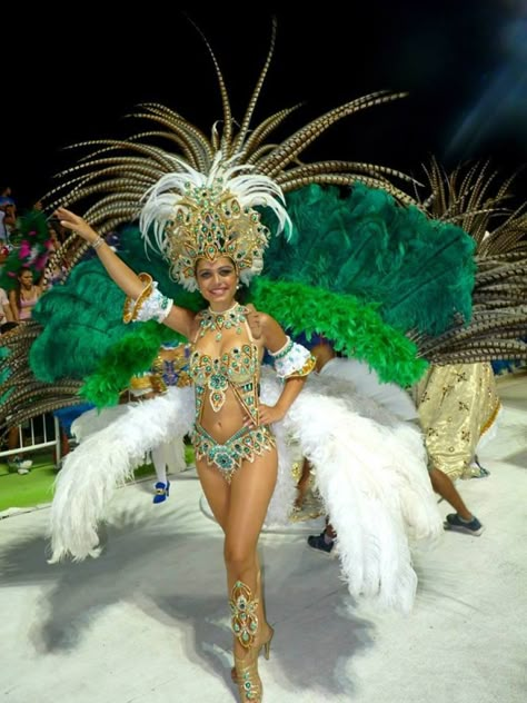 Brazilian Outfits Traditional, Brazilian Traditional Clothing, Brazil Traditional Dress, Brazil Carnival Costume, Caribbean Festival, Rio Festival, Jamaica Carnival, Brazilian Clothes, Carnival Dancers