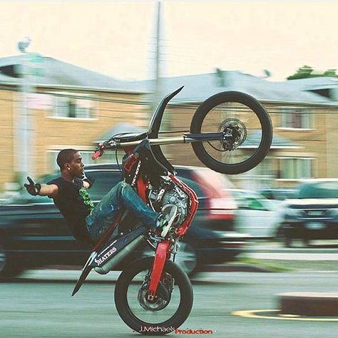 Stunt Bike Wallpaper, Dirtbike Astetic, Bike Wheelie, Motocross Bikes Wallpaper, Dirt Bike Iphone Wallpaper, Dirt Bike Wheelie, Motercross Pictures, Classic Car Photoshoot, Biker Photography