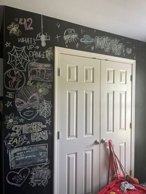 chalk wall ideas Chalk Wall Ideas, Chalkboard Wall Bedroom, Highschool Outfits, Counselor Office, Chalk Wall, Black Chalk Paint, Teen Girl Room, Girls Rooms, Bedroom Wall Paint