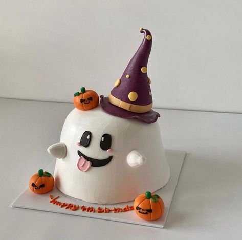 Halloween Meal Ideas, Halloween Cakes Diy, Haloween Cakes, Festa Hotel Transylvania, Halloween Meal, Halloween Cake Ideas, Scary Halloween Cakes, Pasteles Halloween, Cakes Simple