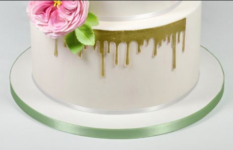 This tutorial demonstrates how to make the easiest sugar drip ever with the FMM Drip Cutter.  There is a big trend on drip cakes and not everyone can master them.  This cutter makes it easy for you.  Love the flower on the cake?  Learn how to make it here https://youtu.be/dYxXlZfQl8c Drip Icing, Icing Drip, Cake Drip, Easy Icing, Learn Cake Decorating, Cake Blog, Drip Cake, David Austin, English Rose