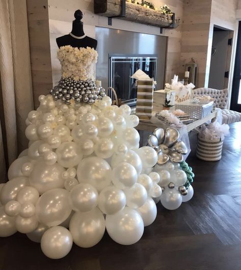 Creative Bridal Shower Ideas, My First Vlog, Bridal Shower Balloons, Bride Shower, Balloon Dress, Balloon Centerpieces, Balloon Design, Wedding Balloons, Balloon Decorations Party