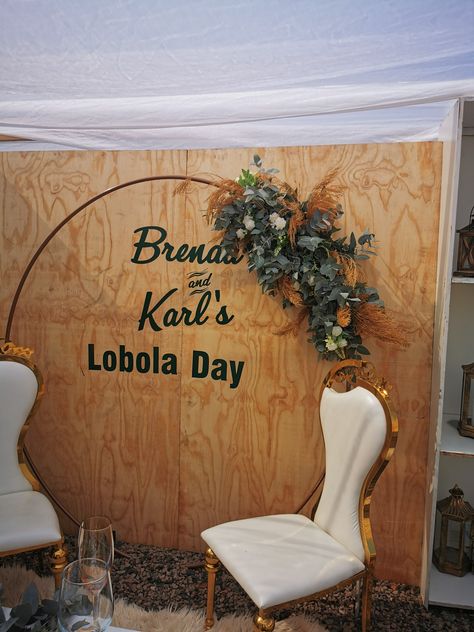 A classy African wedding backdrop Lobola Celebration Decor, Lobola Decor Ideas, Traditional Lobola Decor, Lobola Decor, Lobola Celebration, Wedding Picture Backdrop, Joy Decor, African Wedding Ideas, Wedding Entrance Sign