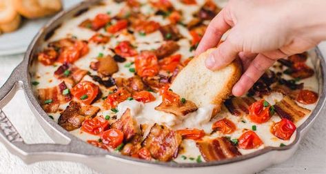 Kentucky Hot Brown Dip is a gluten-free way to serve leftover turkey Kentucky Hot Brown Dip, Hot Brown Dip, Kentucky Derby Food, Derby Food, Appetizers Game Day, Kentucky Hot Brown, Derby Party Food, Kentucky Derby Party Food, Kentucky Derby Party Ideas