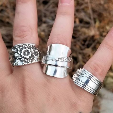 Spoon Rings Aesthetic, Rings Baddie, Spoon Quotes, Silverware Rings, Pearl Silver Jewelry, Make Spoon Rings, Cutlery Jewellery, Vintage Spoon Jewelry, Spoon Jewelry Diy