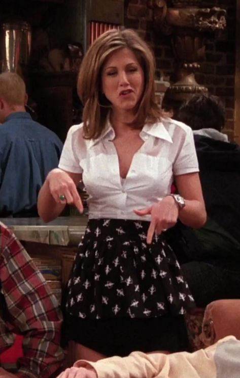 Rachel Green Outfits Coffee Shop, 2000s Work Outfits, Rachel Green Waitress Outfits, Rachel Green Outfits Waitress, Rachel Green Plaid Skirt, Rachel Green Outfits Plaid Skirt, Rachel Green Button Up Shirt, Jennifer Aniston Friends, Estilo Rachel Green