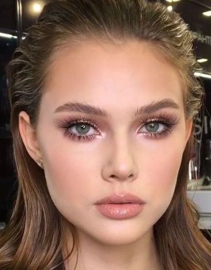 Stylish soft makeup look #beauty #makeup #skincare Burgundy Makeup Look, Black Makeup Looks, Soft Makeup Look, Rosa Make-up, Red Makeup Looks, Purple Makeup Looks, Burgundy Makeup, Vintage Makeup Looks, Halloween Make-up Looks