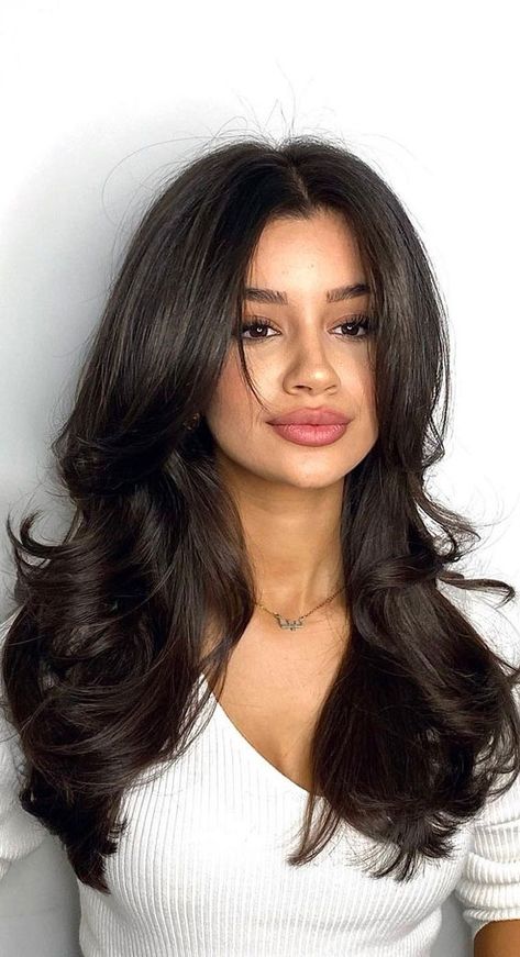 Haircuts For Chest Length Hair, Haircuts On Black Hair, Long Layered Haircuts Curled, Butterly Layer Hair, Choppy Layers Medium Length Hair, Hair Cut For Oval Shape Girl Long Hair, Middle Layered Haircut, Baterflay Haircut Long, Mid Length Layers Haircut