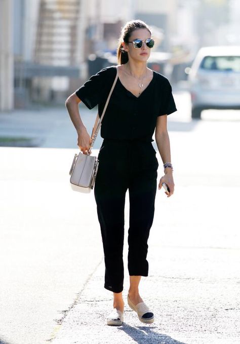 Casual Chanel Espadrilles Outfit, Alpargatas Outfit, Casual Black Jumpsuit, Espadrilles Chanel, Espadrilles Outfit, Nude Espadrilles, Stylish Street Style, Chanel Espadrilles, Lace Up Espadrilles