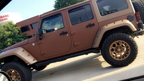 Brown Jeep Wrangler Jeep Wrangler Brown Interior, Brown Jeep Wrangler, Brown Jeep, Jeep Wrangler Lights, Baddie Cars, Car Manifestation, Morgan Cars, White Jeep, Red Jeep