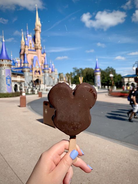 Magic Kingdom - Disneyworld Disneyland Desserts, Mickey Ice Cream Bar, Magic Kingdom Food, Mickey Ice Cream, Disney World Aesthetic, Disney Desserts, Cute Disney Outfits, Florida Food, Disney Treats