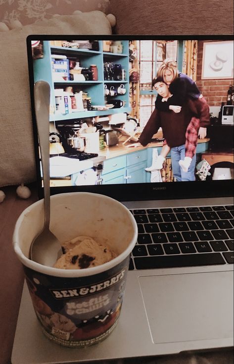 Cream Bed, Bed Inspiration, Ice Cream Pictures, Watching Friends, Midnight Cravings, Netflix Chill, Ber Months, Watch Gilmore Girls, Ice Cream Tubs