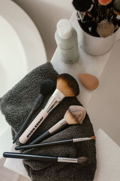 Makeup brushes and sponges are essential in any beauty routine! Unfortunately when they dirty and aren’t regularly cleaned it can create breakouts and be unhealthy for your skin! That's why today Charmed By Camille is sharing  the best products for cleaning your makeup brushes and sponges this Spring season! Follow for more organization tips, cleaning routines, and beauty tips(This post uses affiliate links, where I make a small commission at no extra cost to you.) Makeup Cleaning, Makeup Brushes Cleaning, Cleaning Make Up Brushes, Washing Makeup Brushes, Make Up Brushes Aesthetic, Makeup Brush Cleaning, Clean Makeup Brushes, Cleaning Makeup Brushes, Makeup Brushes Aesthetic