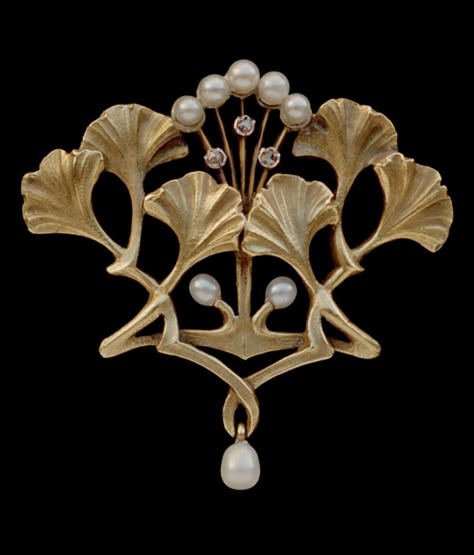 ANDRÉ RAMBOUR | An Art Nouveau gold, diamond and pearl brooch, French, circa 1900. Maker’s mark ‘A.R’ with an apple. Art Nouveau Accessories, Art Nouveau Fashion Modern, Art Neauveau Jewellery, Art Nouveau Brooch, Art Nouveau Aesthetic Outfit, Ginkgo Jewelry, Art Nouveau Jewelry Vintage, Ancient Ornaments, Art Nouveau Jewellery