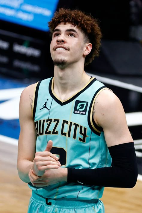 Lamelo Ball Wallpaper, Lamello Ball, Ball Brothers, Melo Ball, Basketball Backboard, Ball Aesthetic, Ball Wallpaper, Basketball Is Life, Basketball Drills