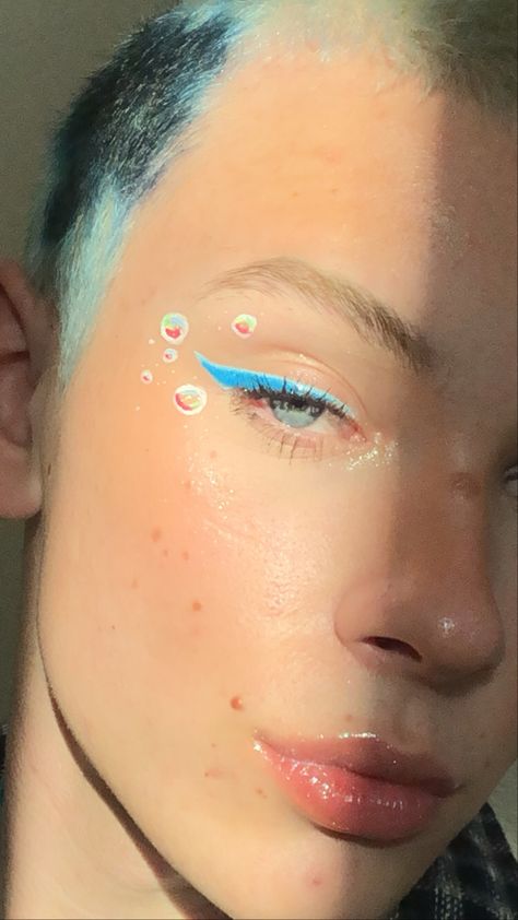 Bubbles Eye Makeup, Bubble Eye Makeup, Spongebob Makeup Ideas, Spongebob Inspired Makeup, Bubble Eyeliner, Bubble Makeup Look, Bubbles Makeup, Spongebob Makeup, Bubble Makeup