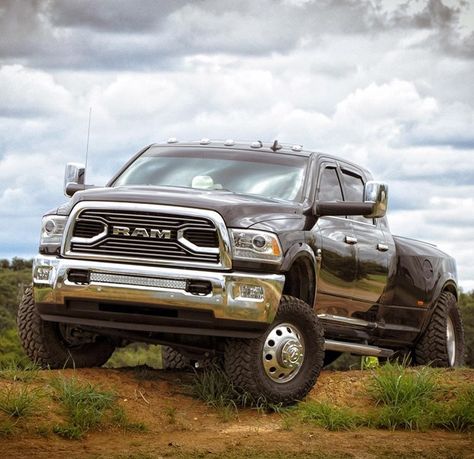 Lookin nice with those bigger tires #Dodge #Cummins #Ram #Dually #4thGen #CrewCab #Tires #Wheels #TowMirrors Ram Dually Lifted, Dodge Dually 3500, Dodge Ram 3500 Dually Cummins, Ram 3500 Dually Lifted, 4th Gen Cummins, Weld Rig, Dodge Ram Dually, Ram Dually, Ram 3500 Cummins