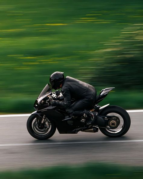 Ducati Aesthetic, Ducati Panigale V4 Sp2, Ducati Black, Black Ducati, Motorbike Photography, Motorcycle Photo Shoot, Motorcycle Images, Image Moto, Bike Aesthetic