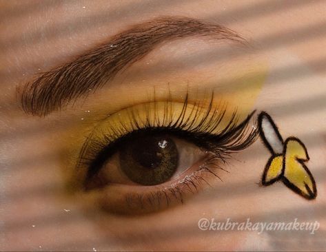 Banana Eye Makeup, Banana Makeup Look, Minion Inspired Makeup, Minion Makeup, Banana Makeup, Harry Styles Makeup, Banana Costume, Yellow Makeup, Cheer Camp