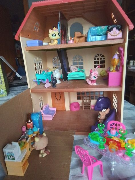 Lps Cakes, Lps Aesthetic, Lps Houses, Lps House, Lps Crafts, Cute Lps, Lps Accessories, Littlest Pet Shop Toys, Littlest Pet Shops