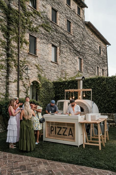 Italian Tuscan Wedding Aesthetic, Pizza Oven Wedding Reception, Wedding Pizza Oven, Wedding In Italy Aesthetic, Toscana Wedding Inspiration, Italian Wedding Venues Tuscany, Garden Wedding Italy, Italy Small Wedding, Wedding Inspo Italy