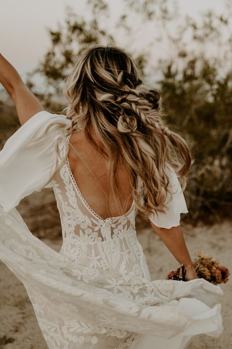 California Desert Wedding, Dreamers And Lovers, Elopement California, Desert Theme, Wedding Desert, Desert Boho, Joshua Tree Wedding, Bohemian Wedding Dress Lace, Lover Dress